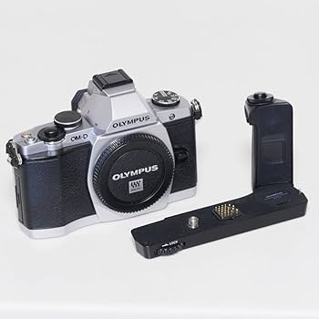 Amazon | OLYMPUS ミラーレス一眼 OM-D E-M5 ボディ シルバー 1605万