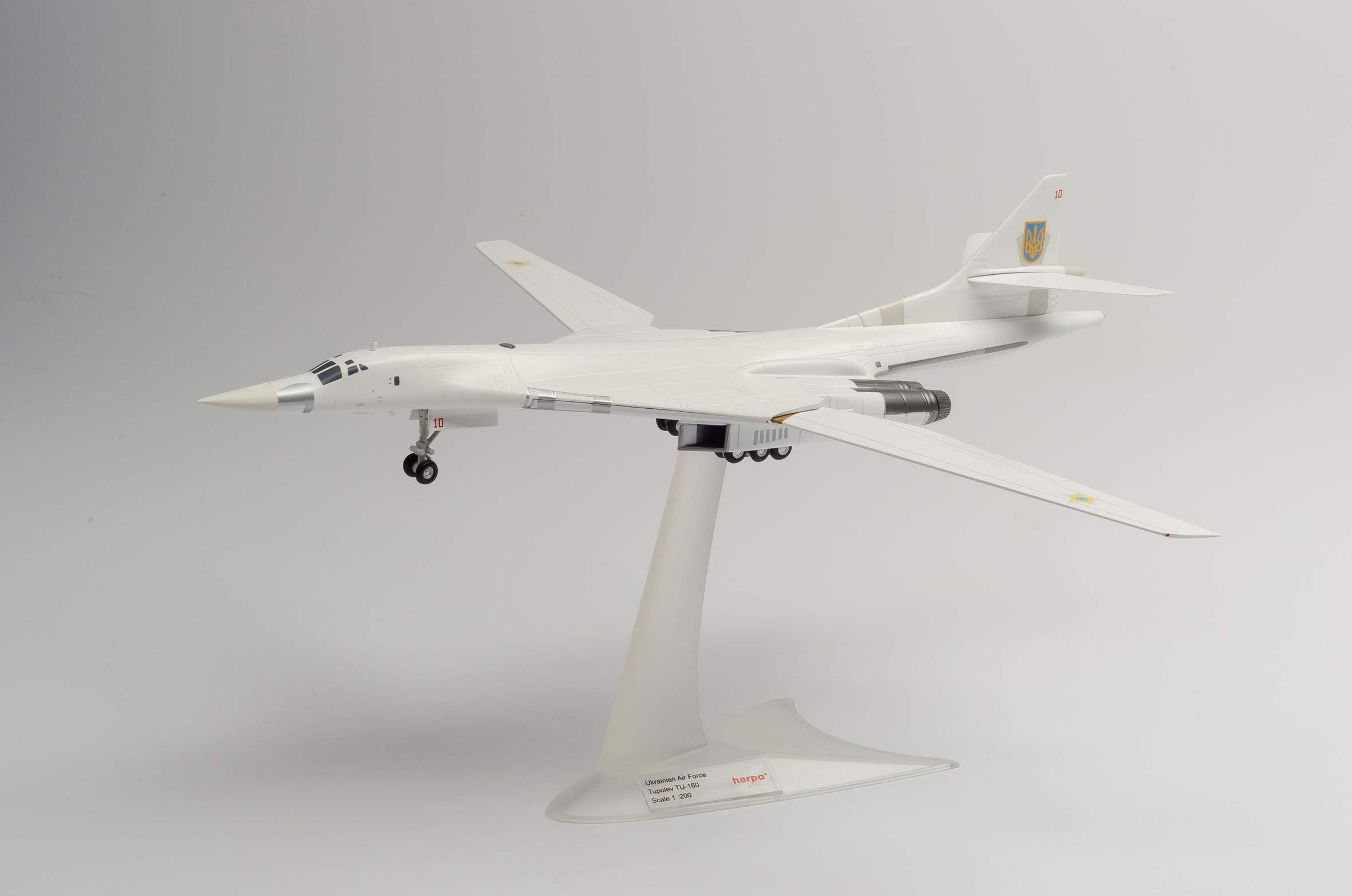 Amazon | ヘルパ 1/200 Tu-160 ウクライナ空軍 第184重爆撃機航空連隊