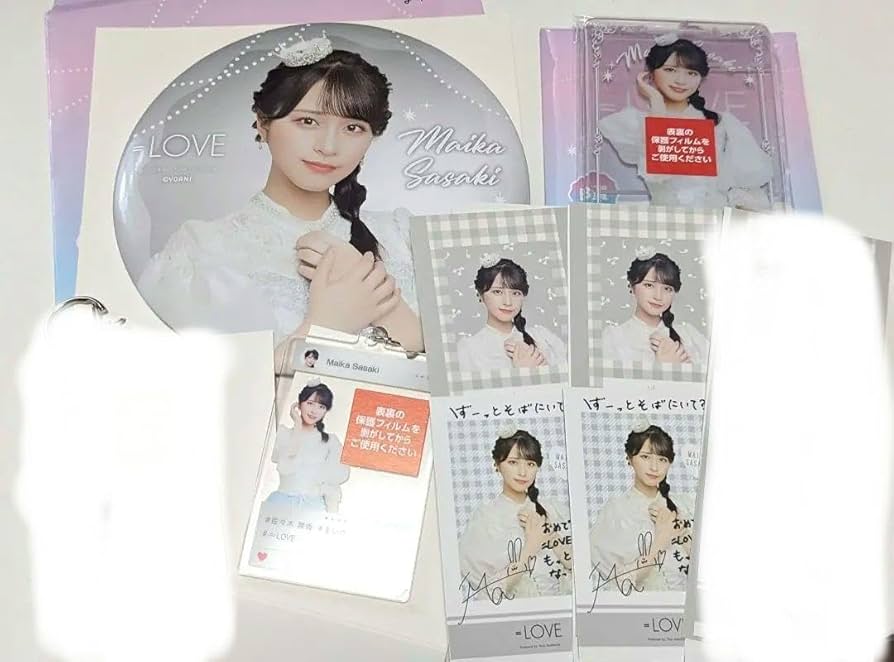 Amazon.co.jp: イコラブ ＝LOVE くじ ローソン B C D E 缶バッジ