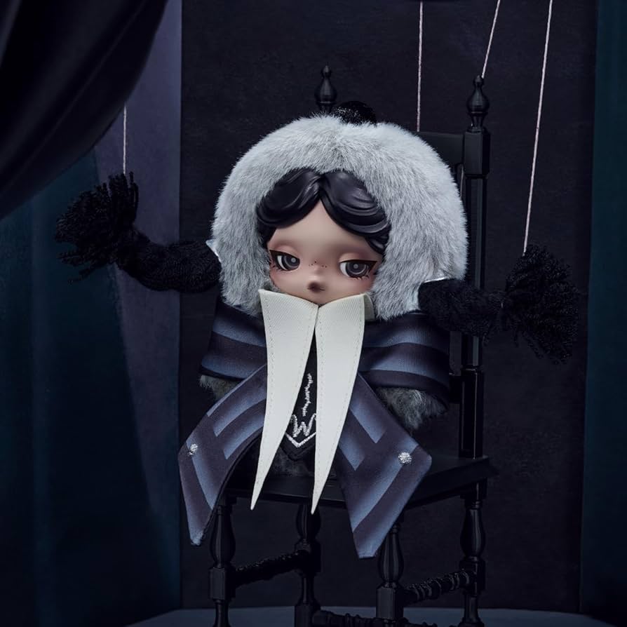 Amazon.co.jp: POP MART SKULLPANDA x Wednesday ぬいぐるみ