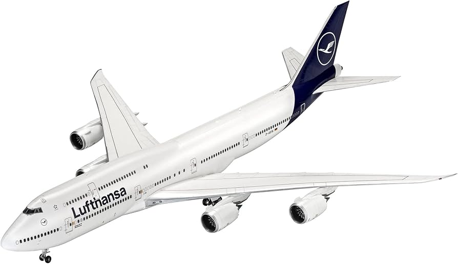 Amazon.com: Revell 03891, Boeing 747-8 Lufthansa New Livery, 1:144