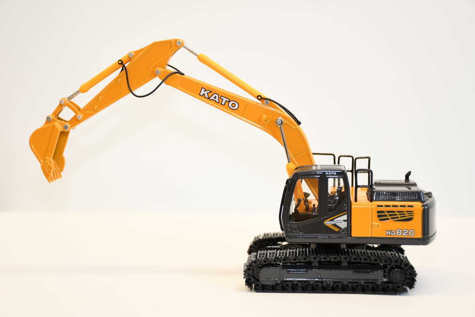 Amazon | 加藤製作所(Kato Works) KATO 油圧ショベル HD820-7 1/50