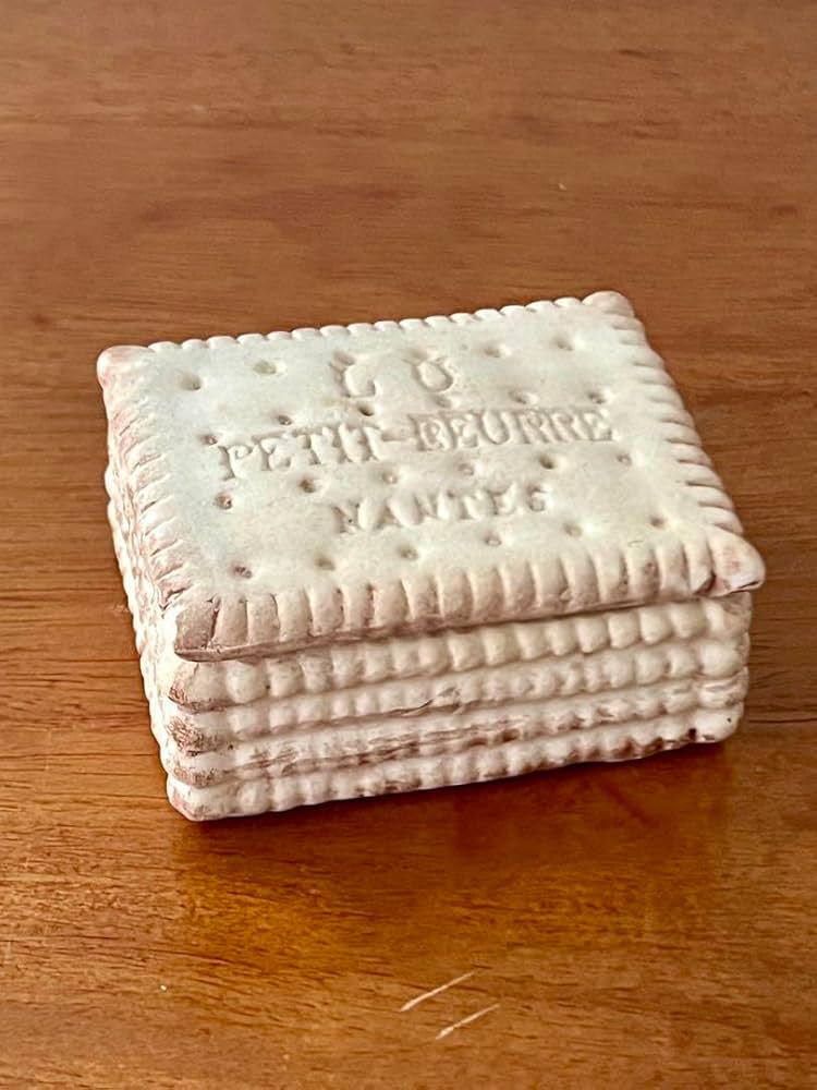 Amazon.co.jp: LU ビスケット 小物入れ Lefevre-Utile : おもちゃ