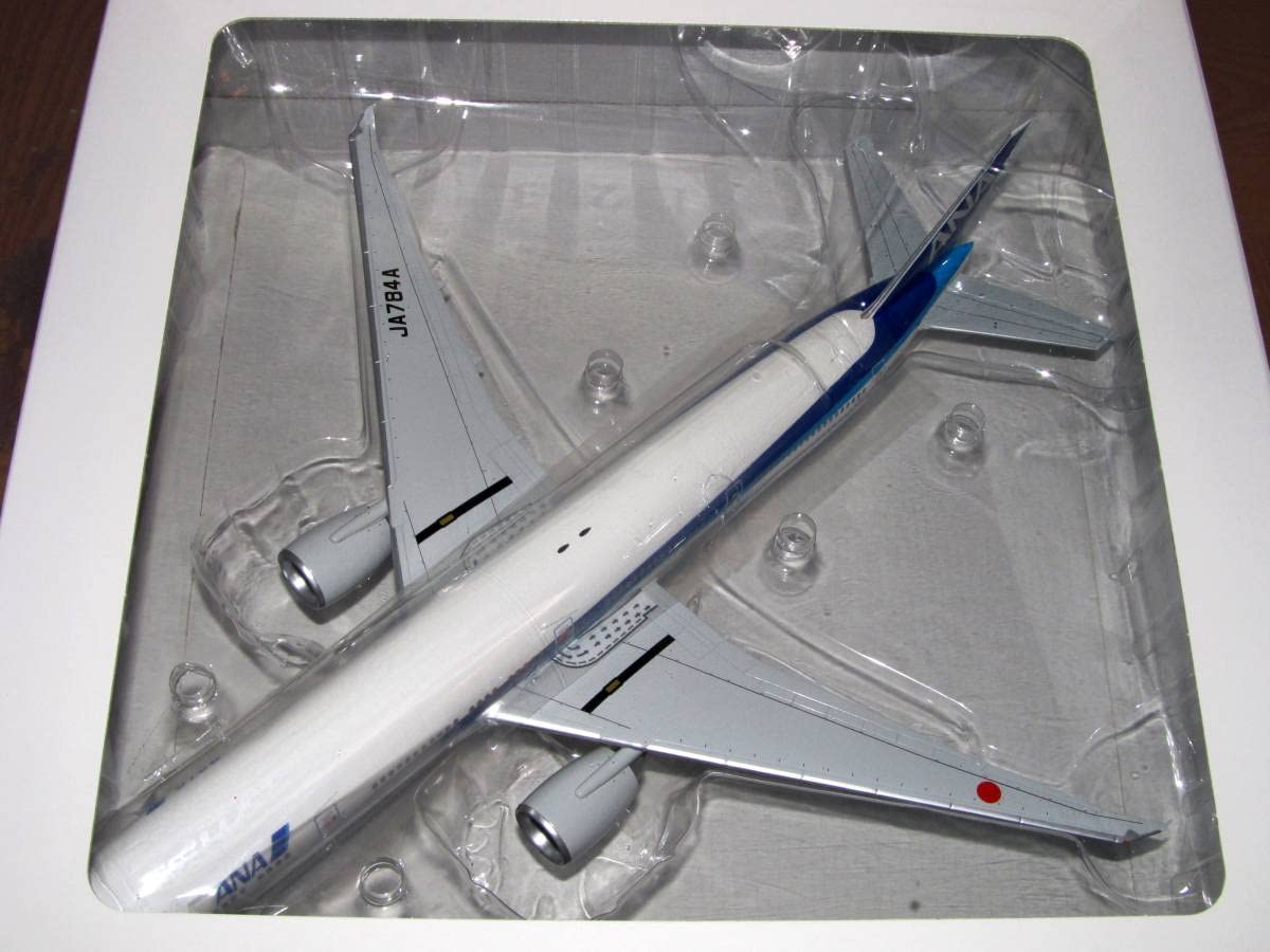 Amazon.co.jp: 全日空商事 1／200 ボーイング 777-300ER ANA全日空