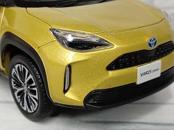 Amazon | カラーサンプルミニカー 1/30 ミニカー YARIS CROSS プラス