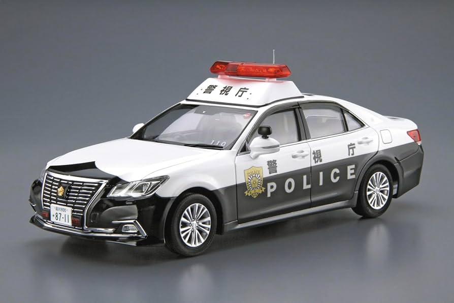 Amazon.com: Aoshima Toyota GRS210 Crown Patrol Car for Patrol '16