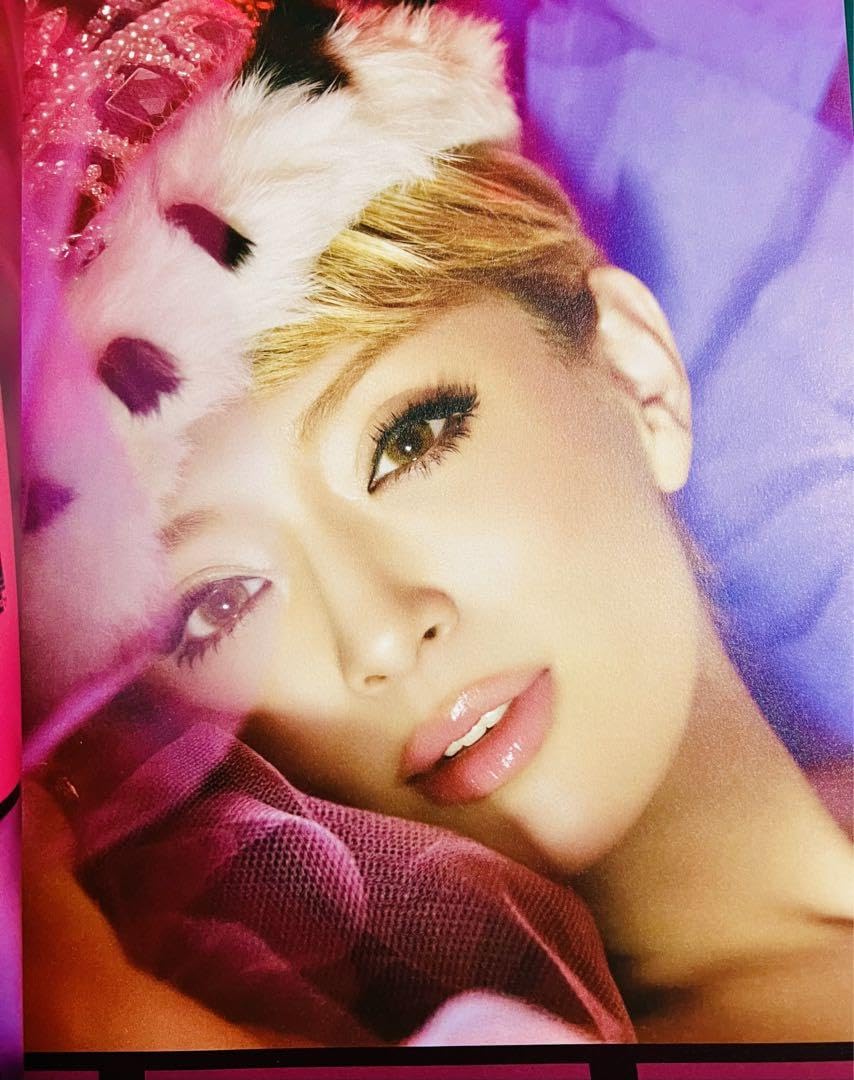 Amazon.co.jp: 浜崎あゆみ 写真集 SUPER Ayu LIVE BOOK : おもちゃ