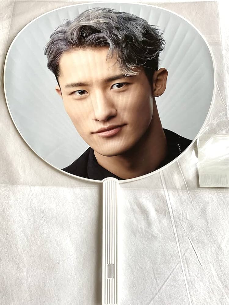 Amazon.co.jp: Snow Man 【 ジャンボうちわ （ 岩本照 ） 】ライブ