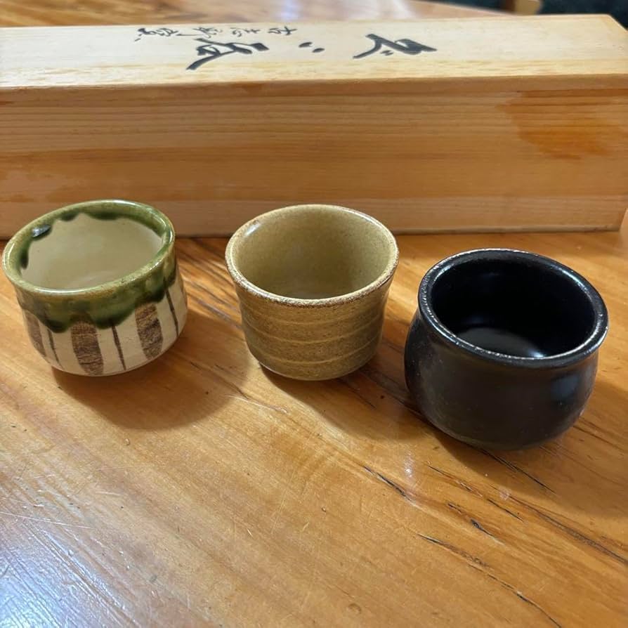 Amazon.co.jp: 美濃焼 古志野窯 秀泉陶苑 ぐい呑み お猪口5客 箱入り