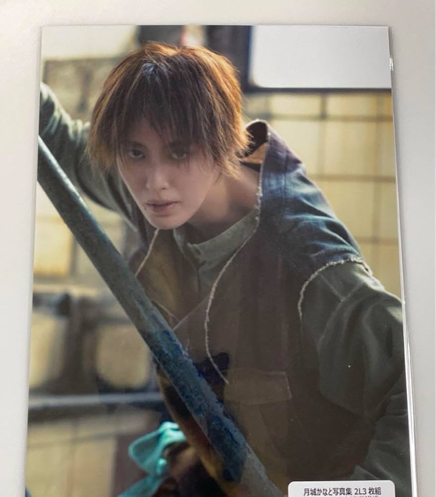 Amazon.co.jp: 宝塚歌劇団 月組 月城かなと 写真集 2L 最新フォト 3枚