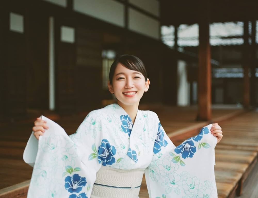 Amazon.co.jp: 吉岡里帆 Wアニバーサリー写真集「日日」 スペシャルBOX