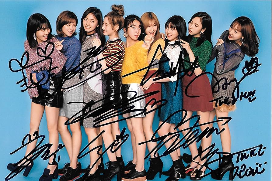 Amazon.co.jp: TWICE「Twicetagram」LIKEY 全員直筆サイン入り 宣伝
