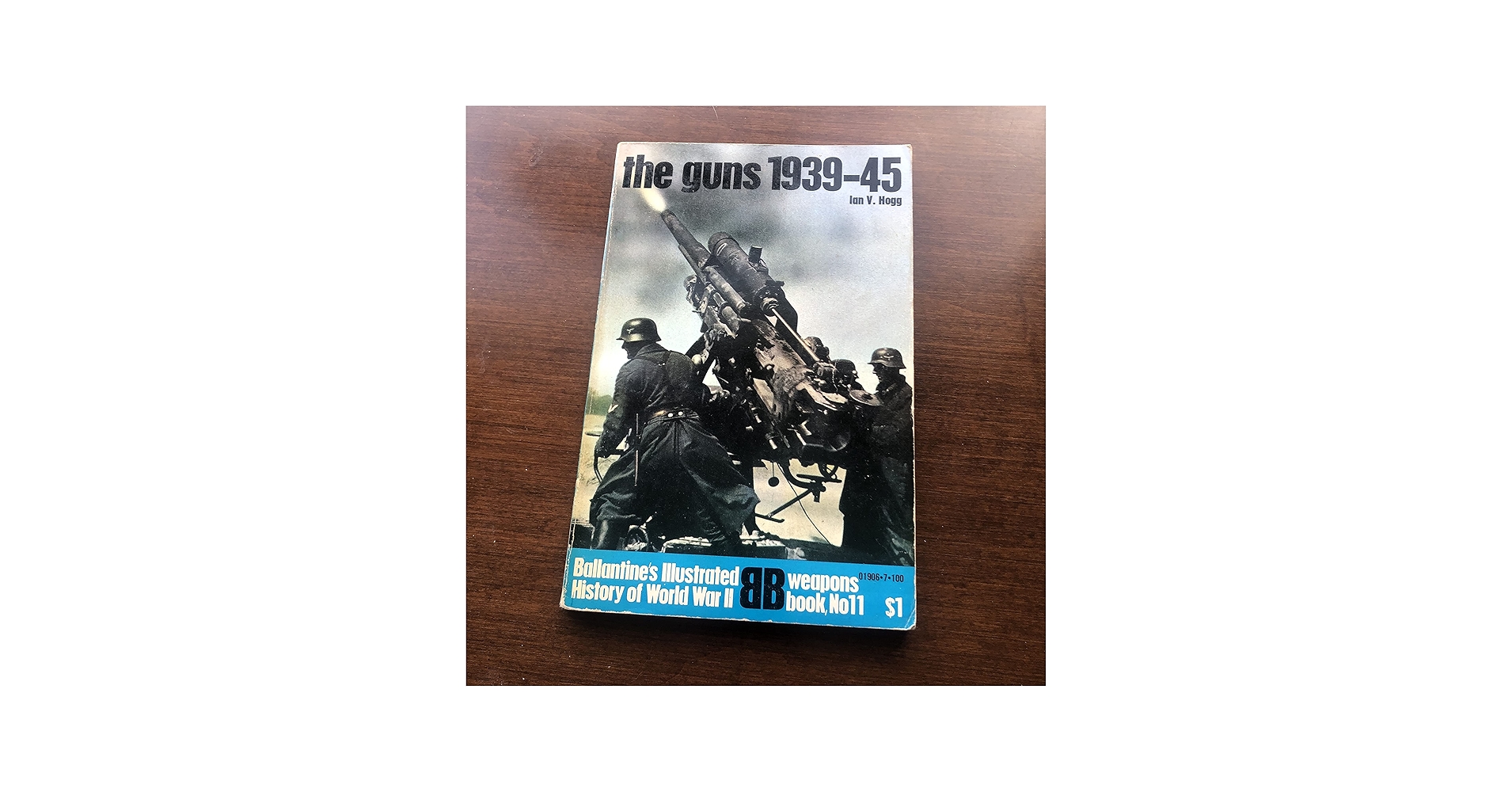 The guns: 1939-45 (Ballantine's illustrated history of World War