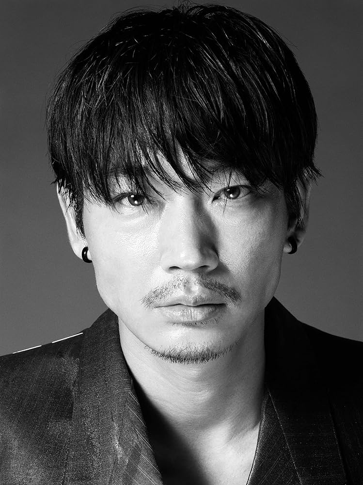 Amazon.co.jp: 綾野剛×操上和美 肖像作品集『Portrait』特製ポスト