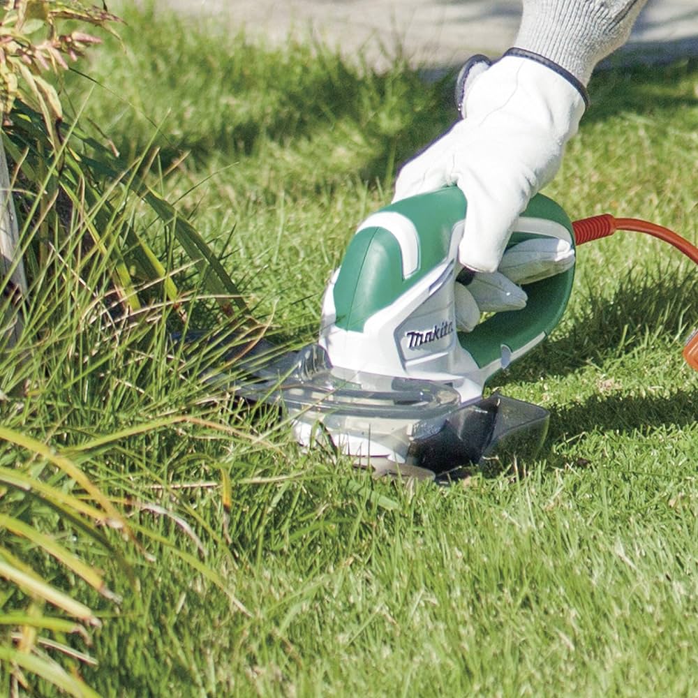 Amazon | マキタ 芝生バリカン 電源コード式 刈込幅160mm MUM1601