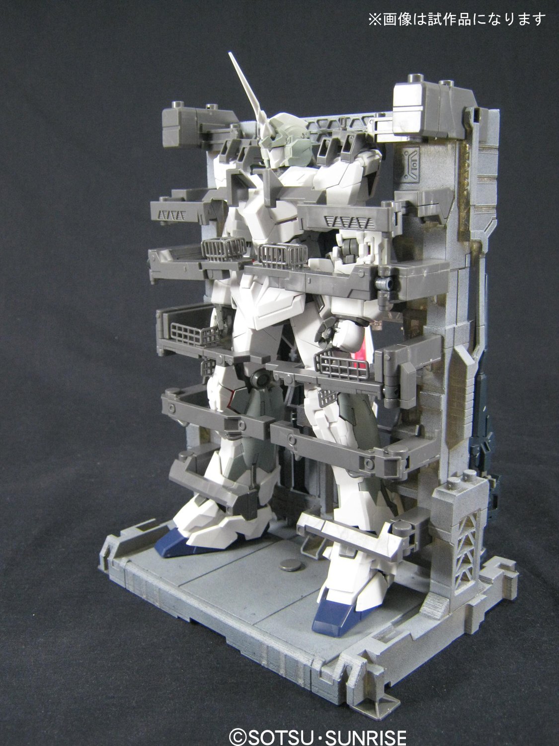 Amazon.com: Bandai Hobby RX-0 Unicorn Gundam HD Color with MS Cage