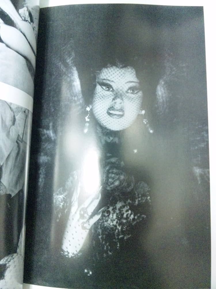 Amazon.co.jp: ピエール モリニエの世界 奢灞都館 : 本