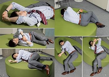 Amazon.com: だらっとしたポーズカタログ4 ─サラリーマンの日常