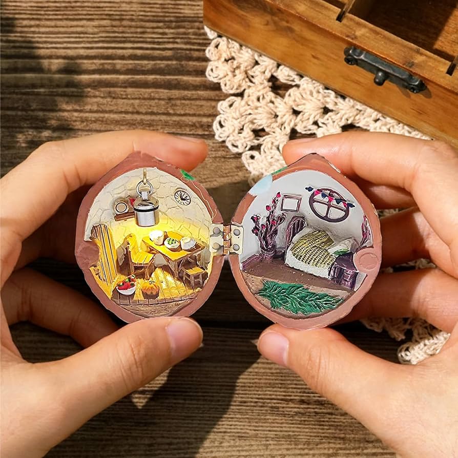 Amazon | ウォールナットシェルミニチュアドールハウス、ハンドメイド