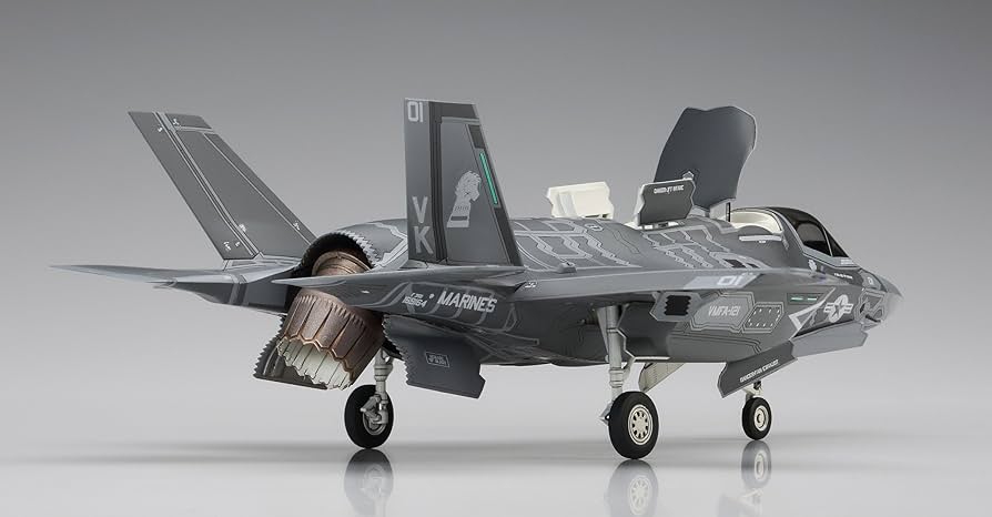 Amazon.com: Hasegawa HAE46 F-35 Lightning II B Version US Marine