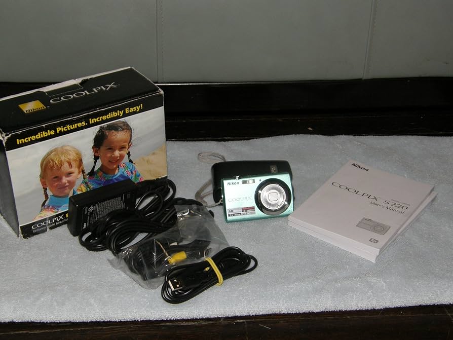 Amazon.com : Nikon Coolpix S220 10MP Digital Camera with 3x