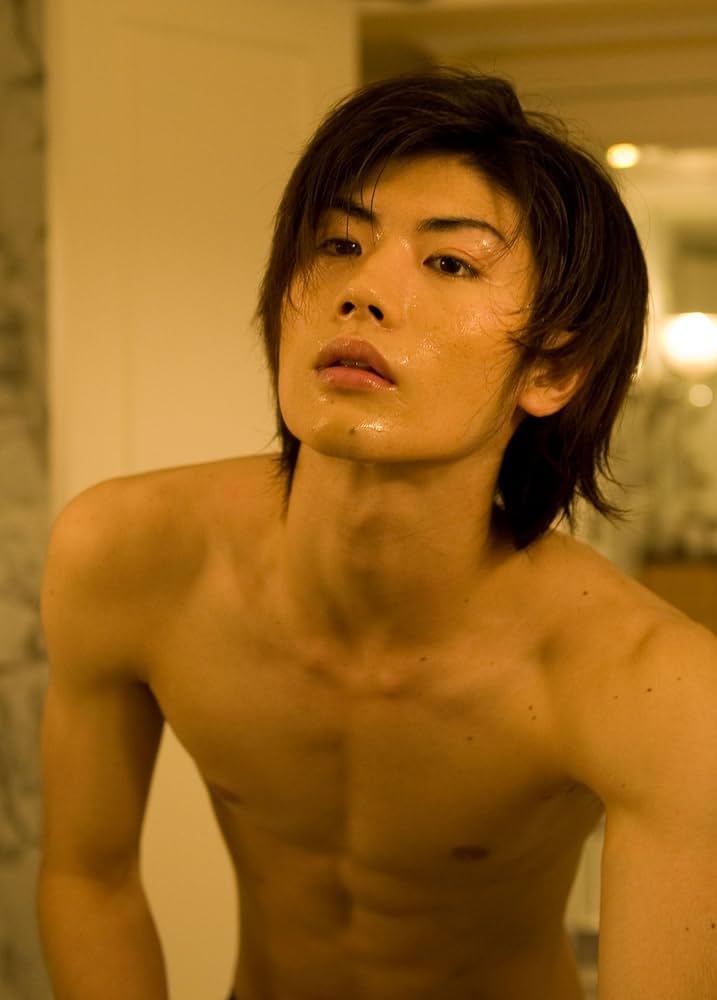 Amazon.co.jp: 三浦春馬写真集 Switch : マガジンハウス: 本