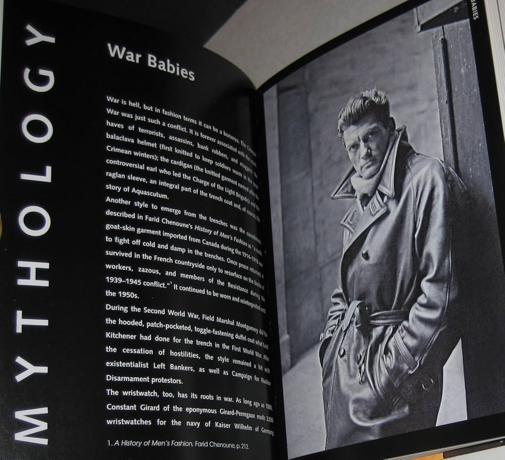 Amazon.com: The Trench Book: 9782759401635: Nick Foulkes: 圖書