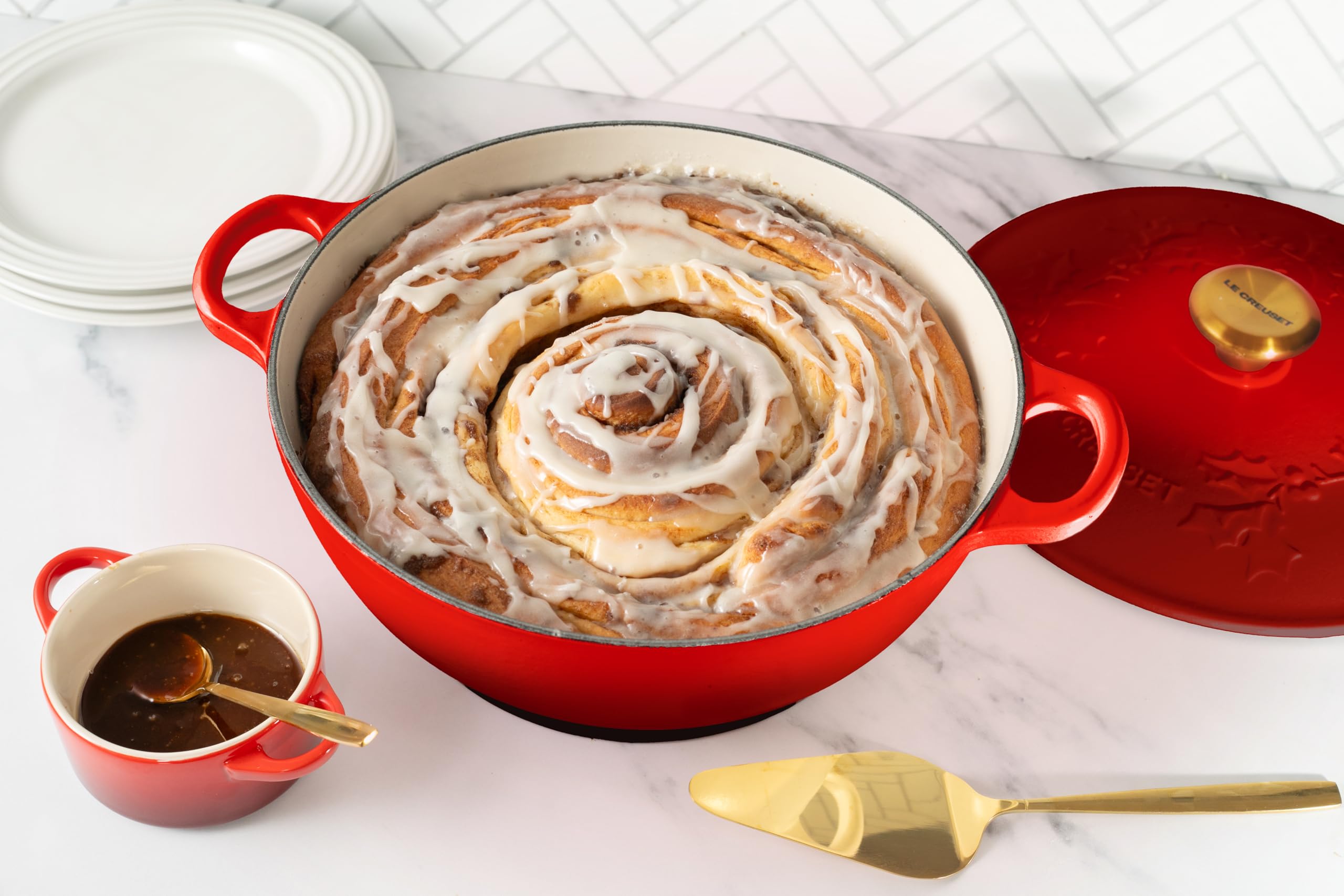 Amazon｜ル・クルーゼ(Le Creuset) 鋳物 ホーロー 鍋 マルミット 両手