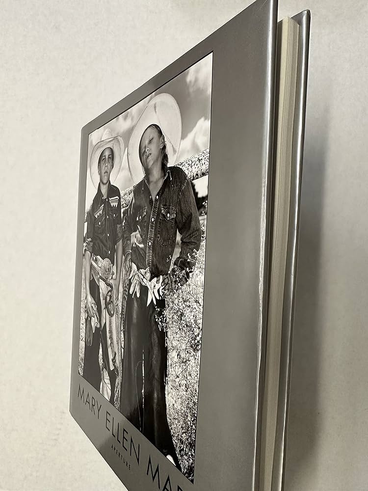 Mary Ellen Mark: An American Odyssey 1963-1999: Angelou, Maya