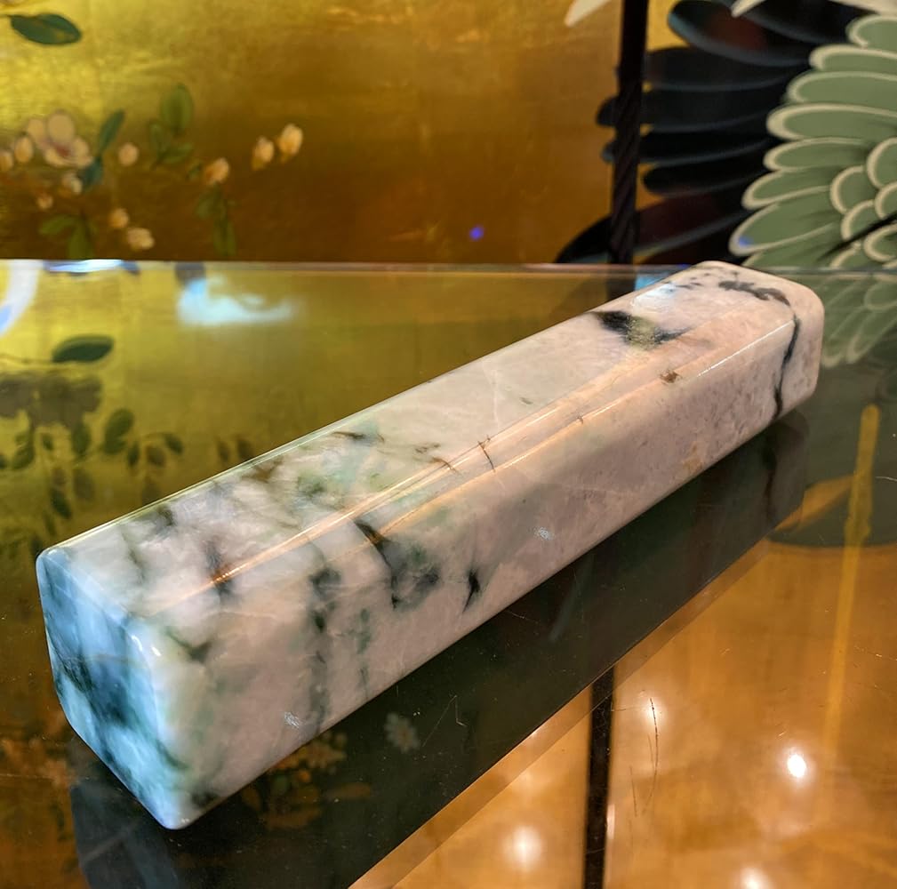 Amazon.co.jp: theory xyz 糸魚川翡翠 文鎮 天然石 翡翠 原石 磨き石