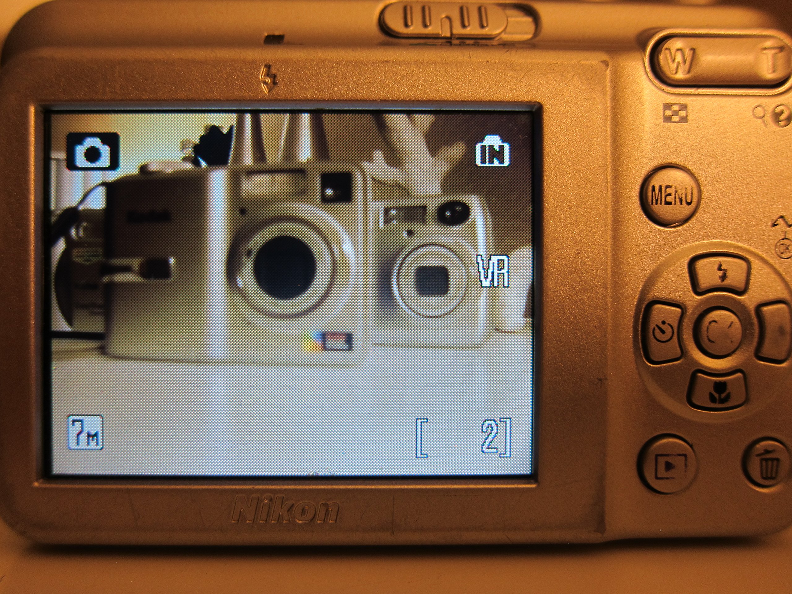 Amazon | Nikon Coolpix L5 7.2MP デジタルカメラ 5倍光学振動低減