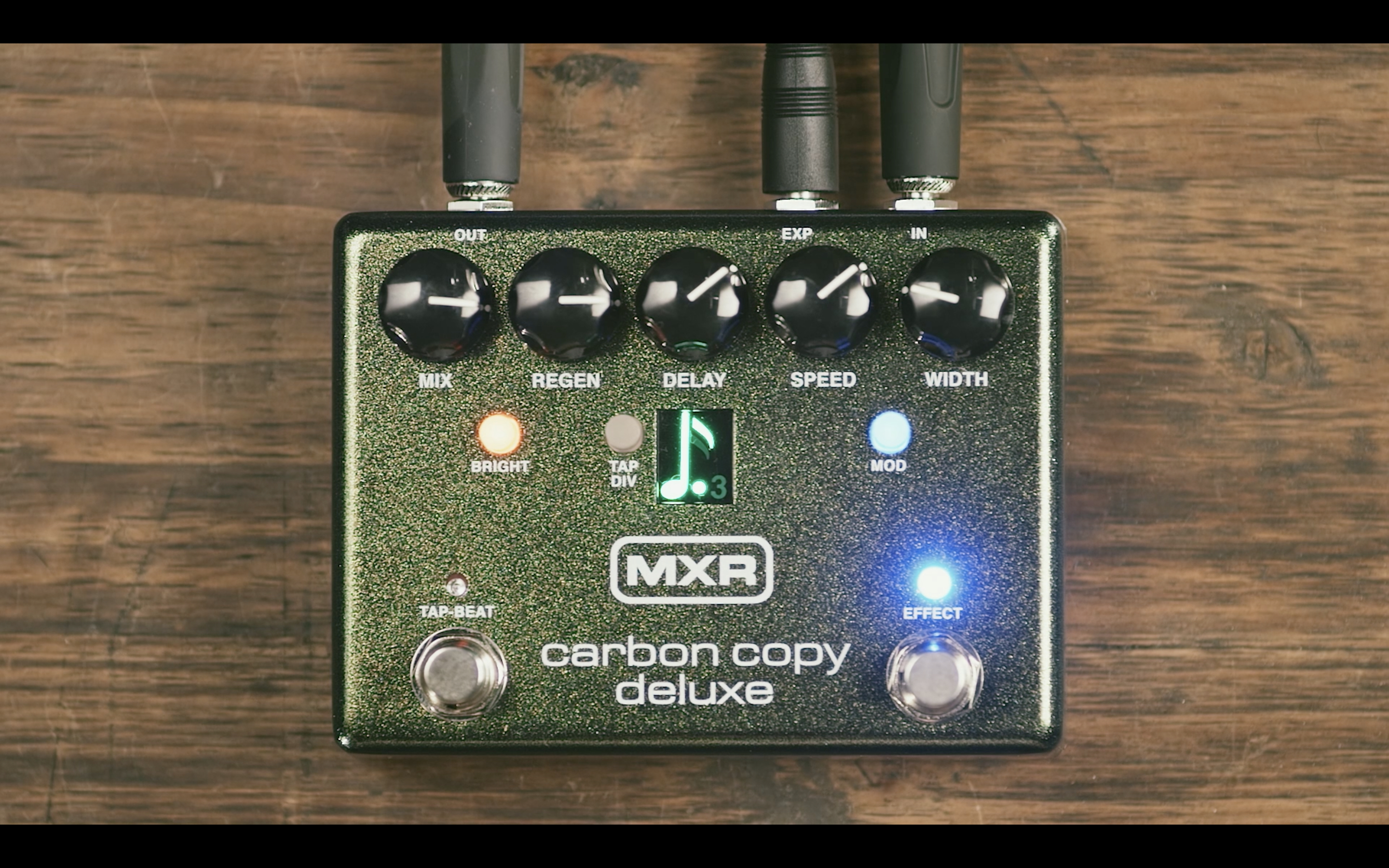 Amazon.com: MXR® Carbon Copy® Deluxe Analog Delay : Musical