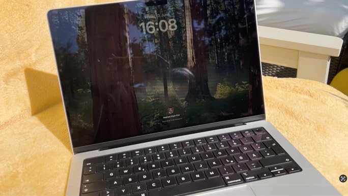 Amazon.com: Apple 2024 MacBook Pro with Apple M4 Chip (14-inch