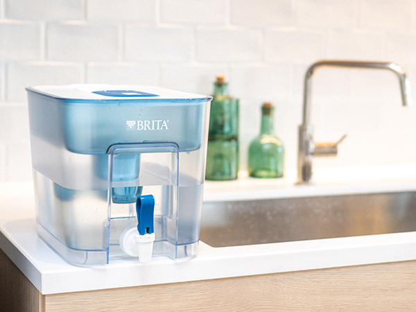 BRITA タンク型浄水器 フロー カートリッジ6個付 ブリタ タンク型浄水