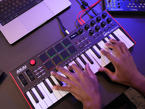 Amazon.co.jp: AKAI Professional USB MIDIキーボードコントローラー