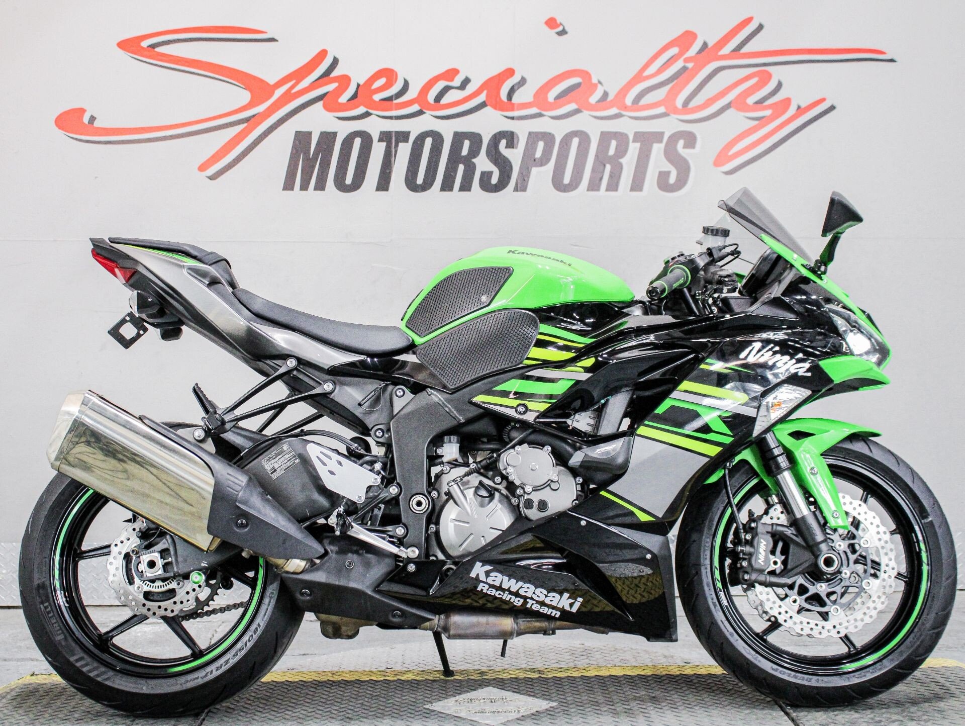 2019-Kawasaki-Ninja_ZX_6R-