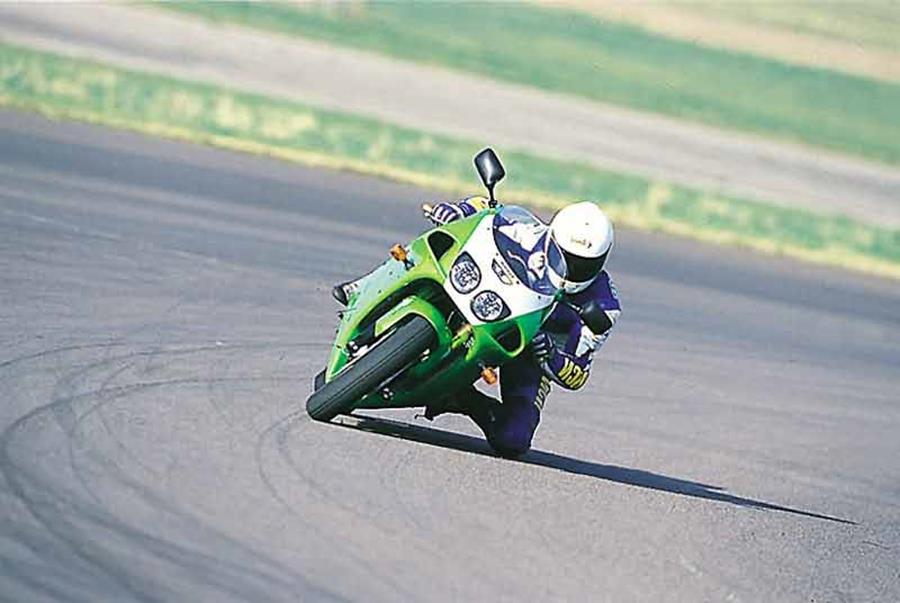 Kawasaki ZX-7R (1996-2003) Review | Speed, Specs & Prices