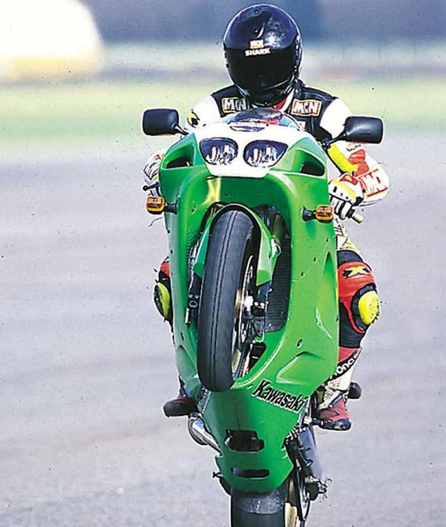 Kawasaki ZX-7R (1996-2003) Review | Speed, Specs & Prices