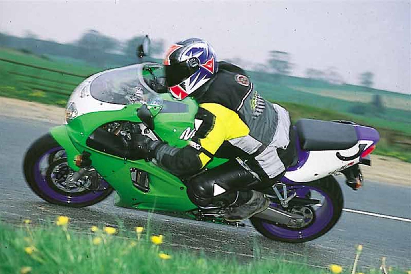 Kawasaki ZX-7R (1996-2003) Review | Speed, Specs & Prices