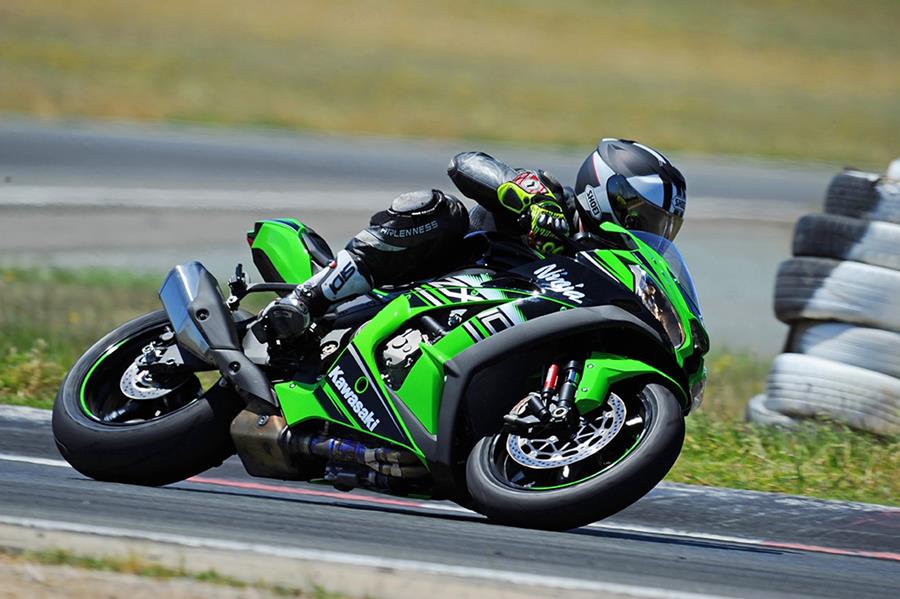 2016 Kawasaki ZX-10R review | Green machine gets cleverer