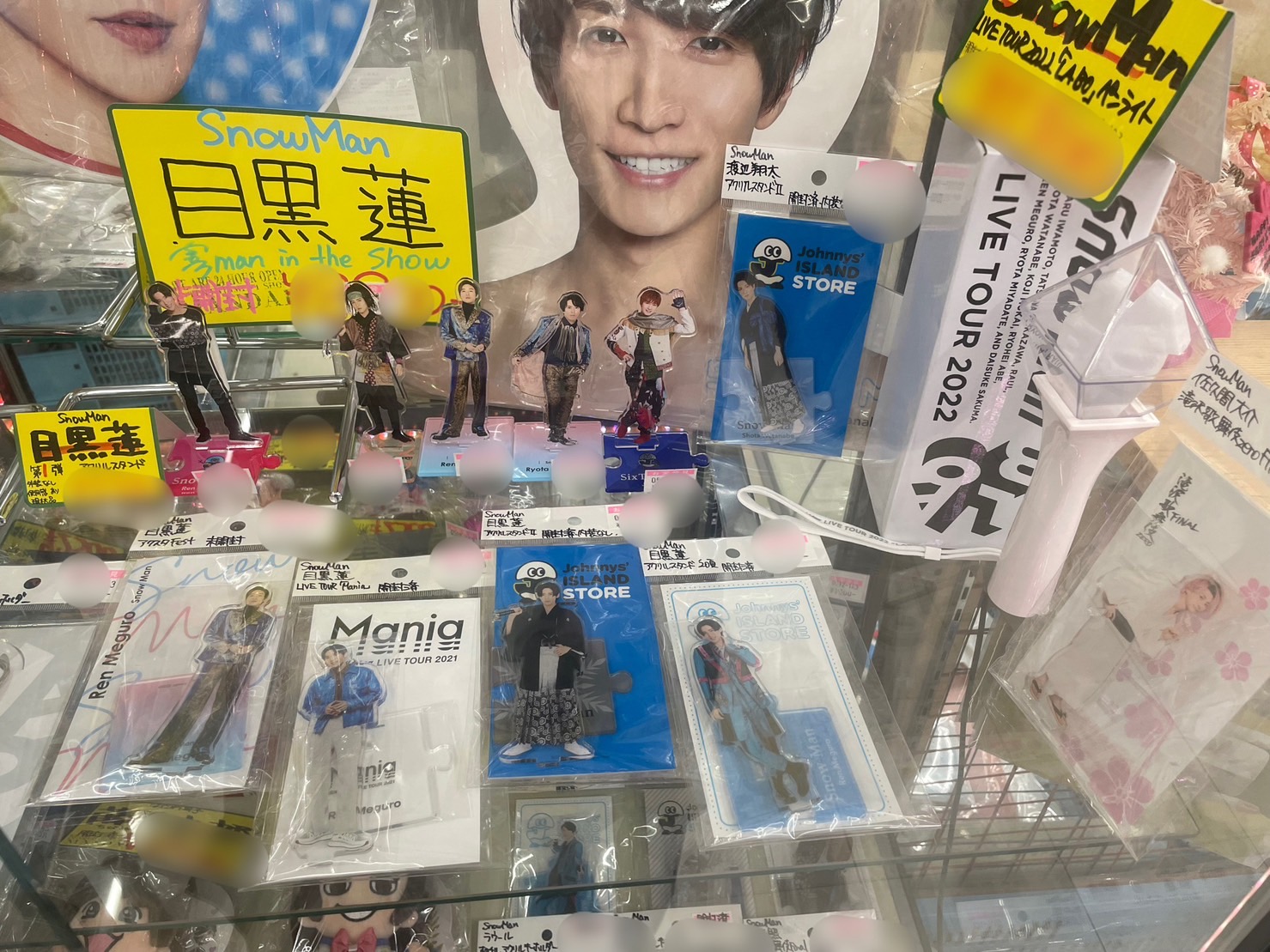 CDコーナーより💿 SnowMan目黒蓮や、SixTONESジェシーアクリルスタンド