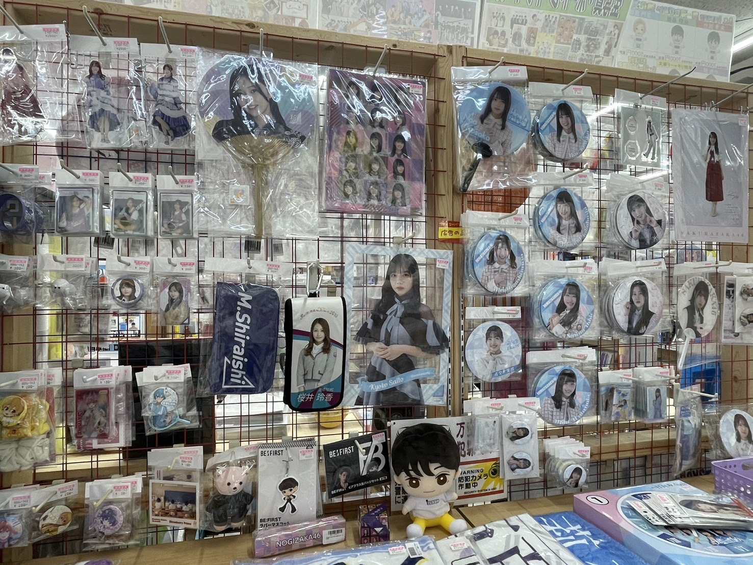 CDコーナーより 乃木坂46を中心に坂道グループグッズ、生写真