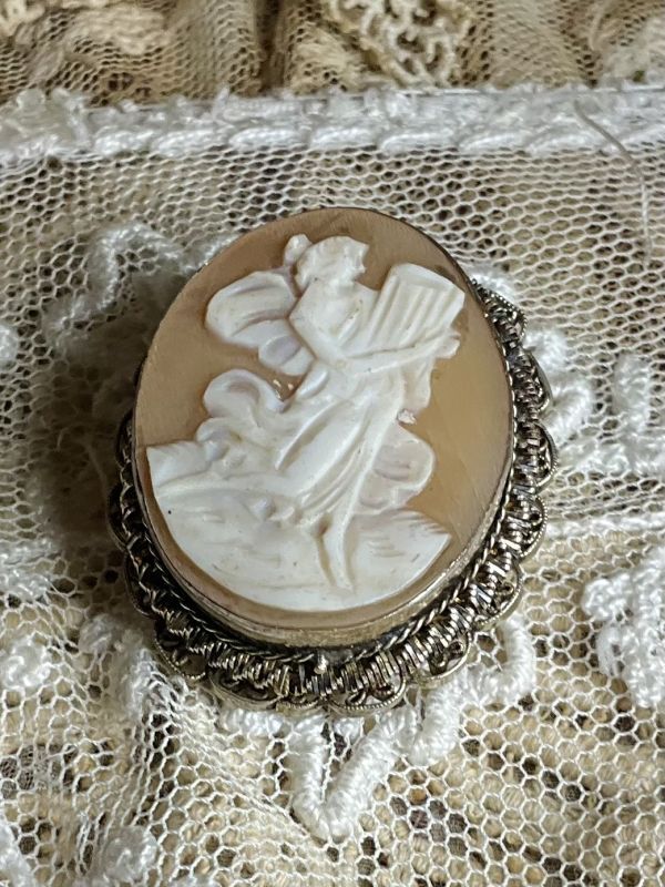 ギリシャ神話モチーフのシェルカメオブローチ1900年イギリス