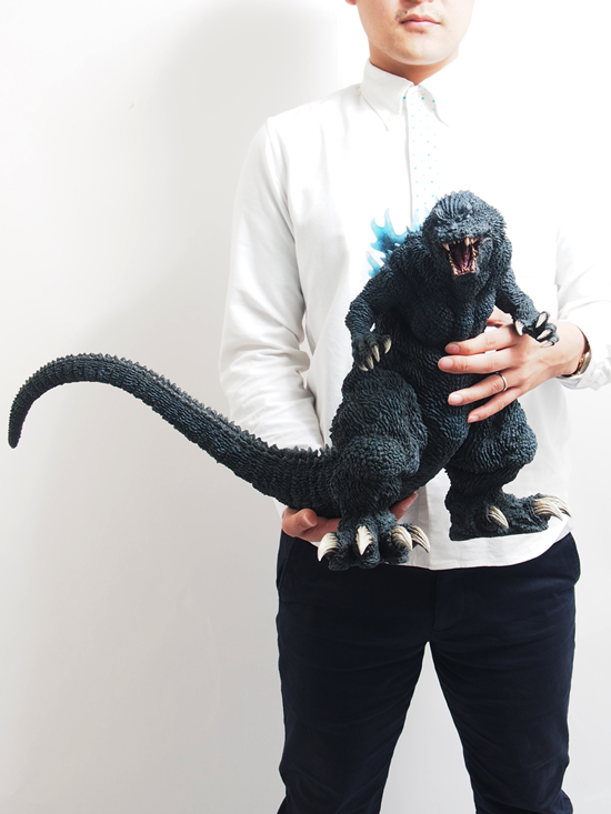 全長約78cm!? 『ギガンティックシリーズ ゴジラ(2001) 背びれ発光