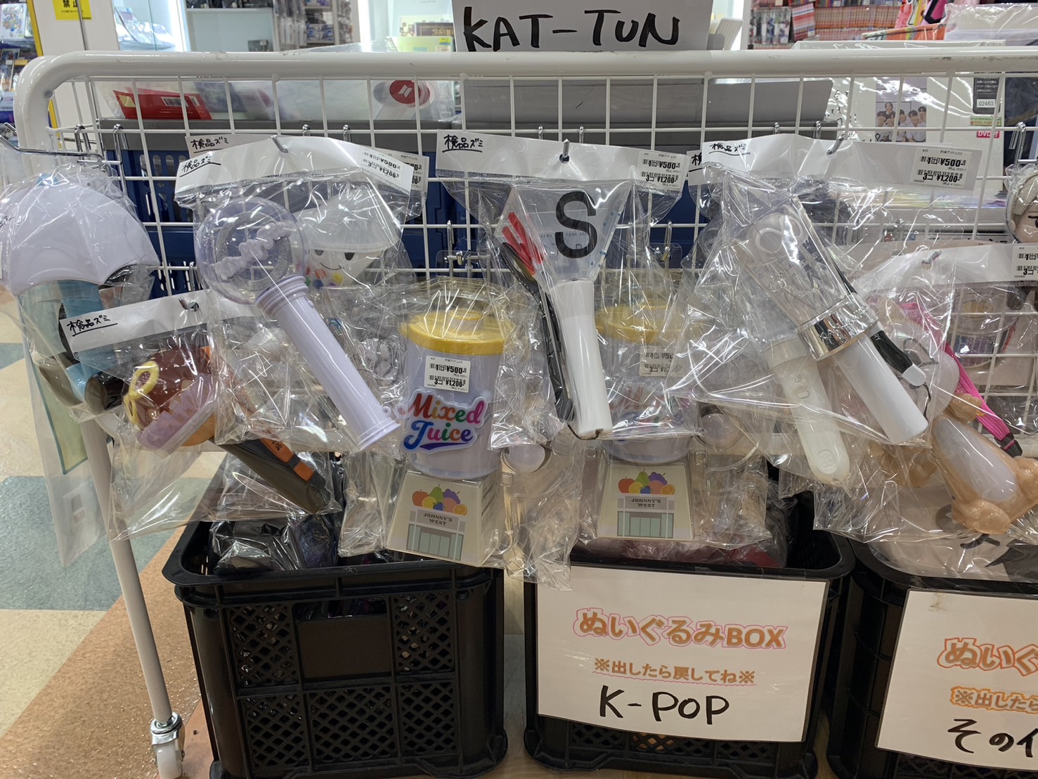 💿AVコーナーより💿ペンライトが沢山入荷致しました💡💕 #マンガ倉庫