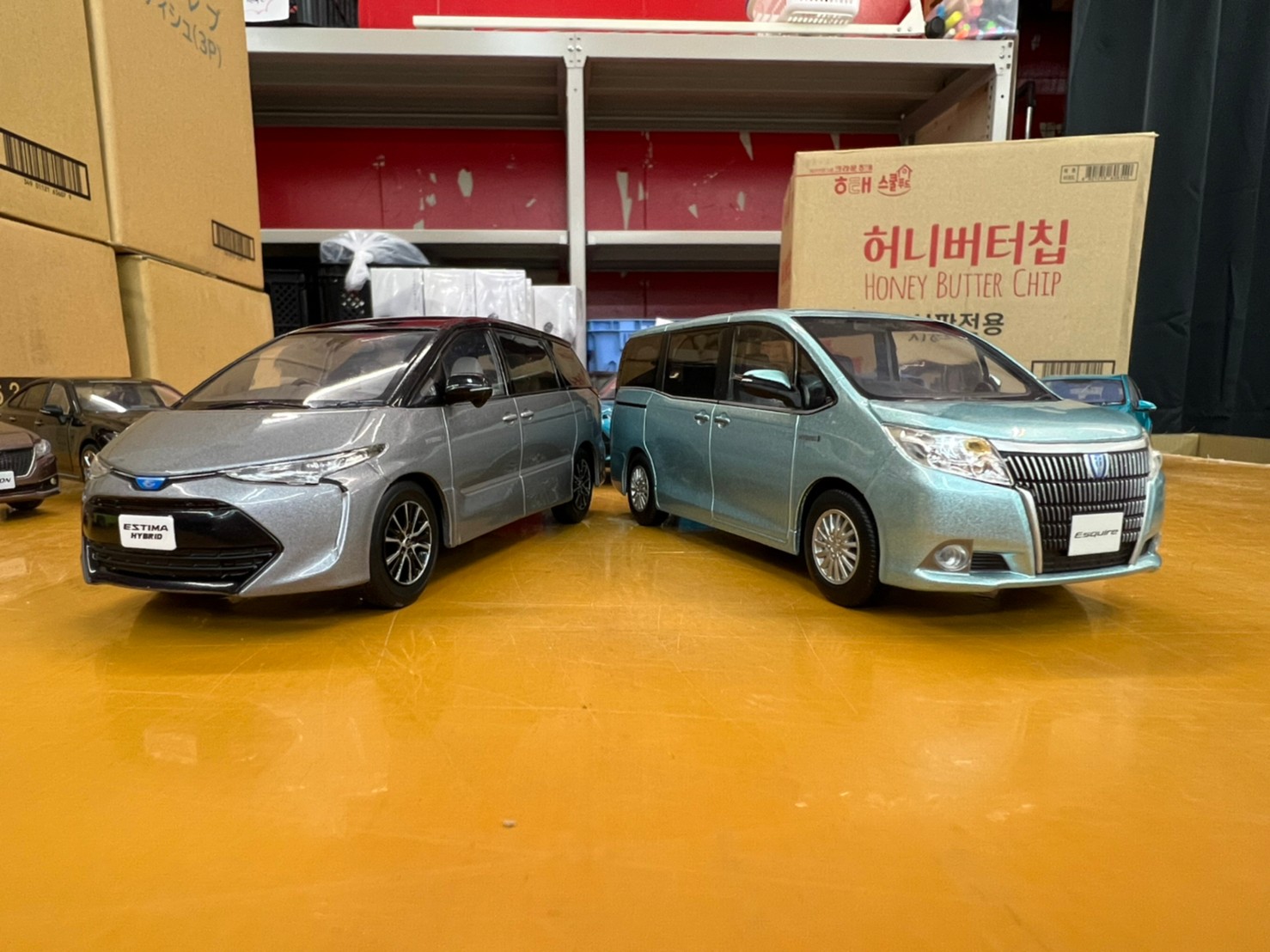 □おもちゃコーナーにて【トヨタ カラーサンプルミニカー】40台以上