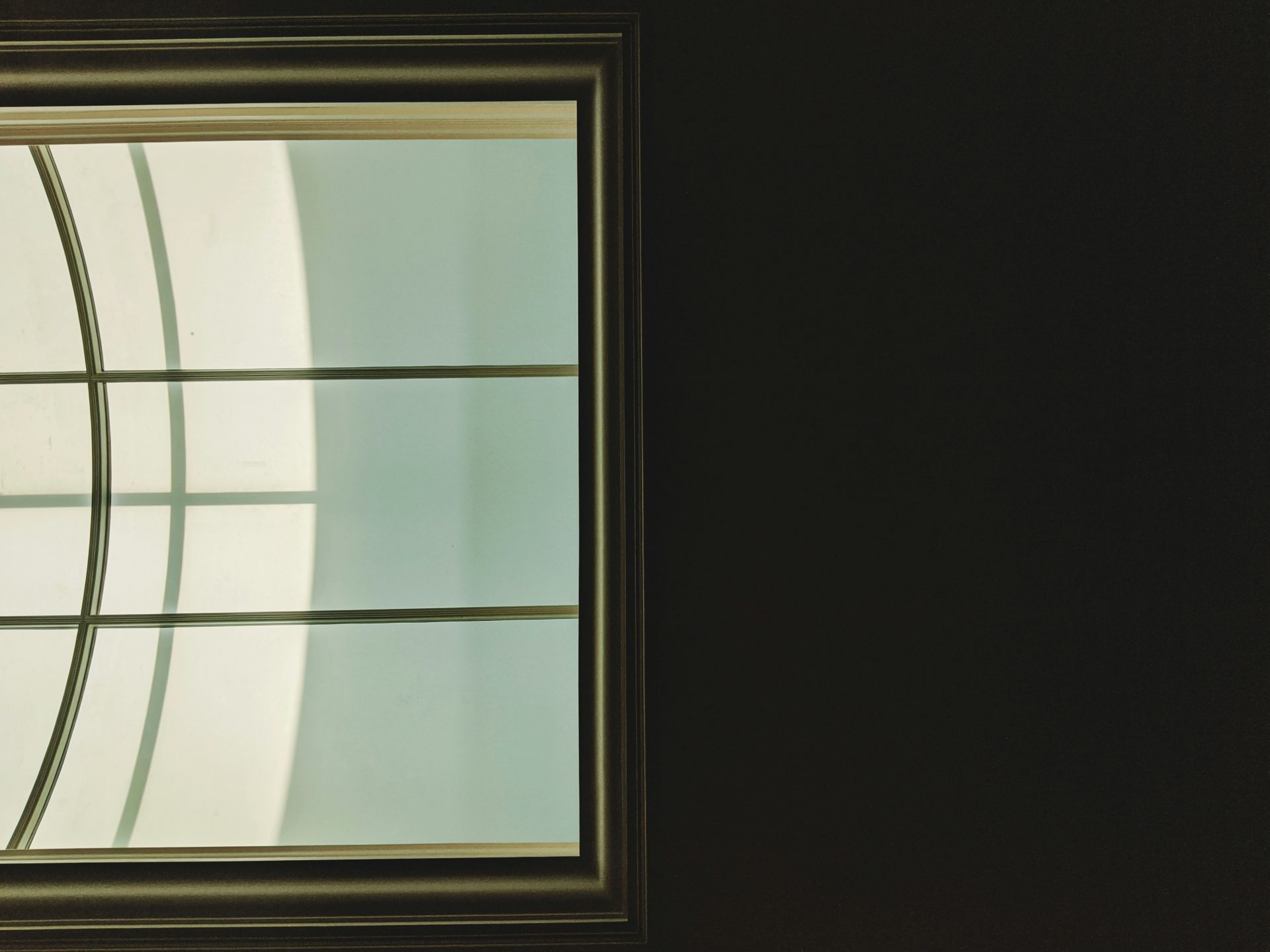 コンセプチュアルアートとは？特徴や誕生した背景、代表作品をご紹介