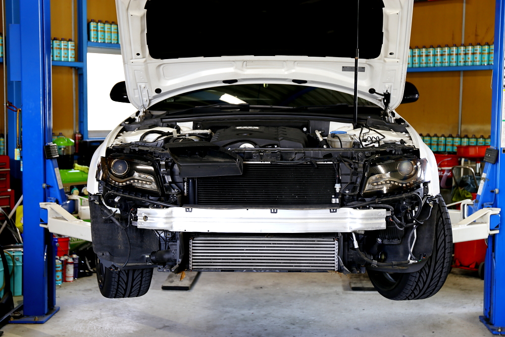Audi A4/B8セダン ＆ WAGNER TUNINGインタークーラーkit装着+BELLOF