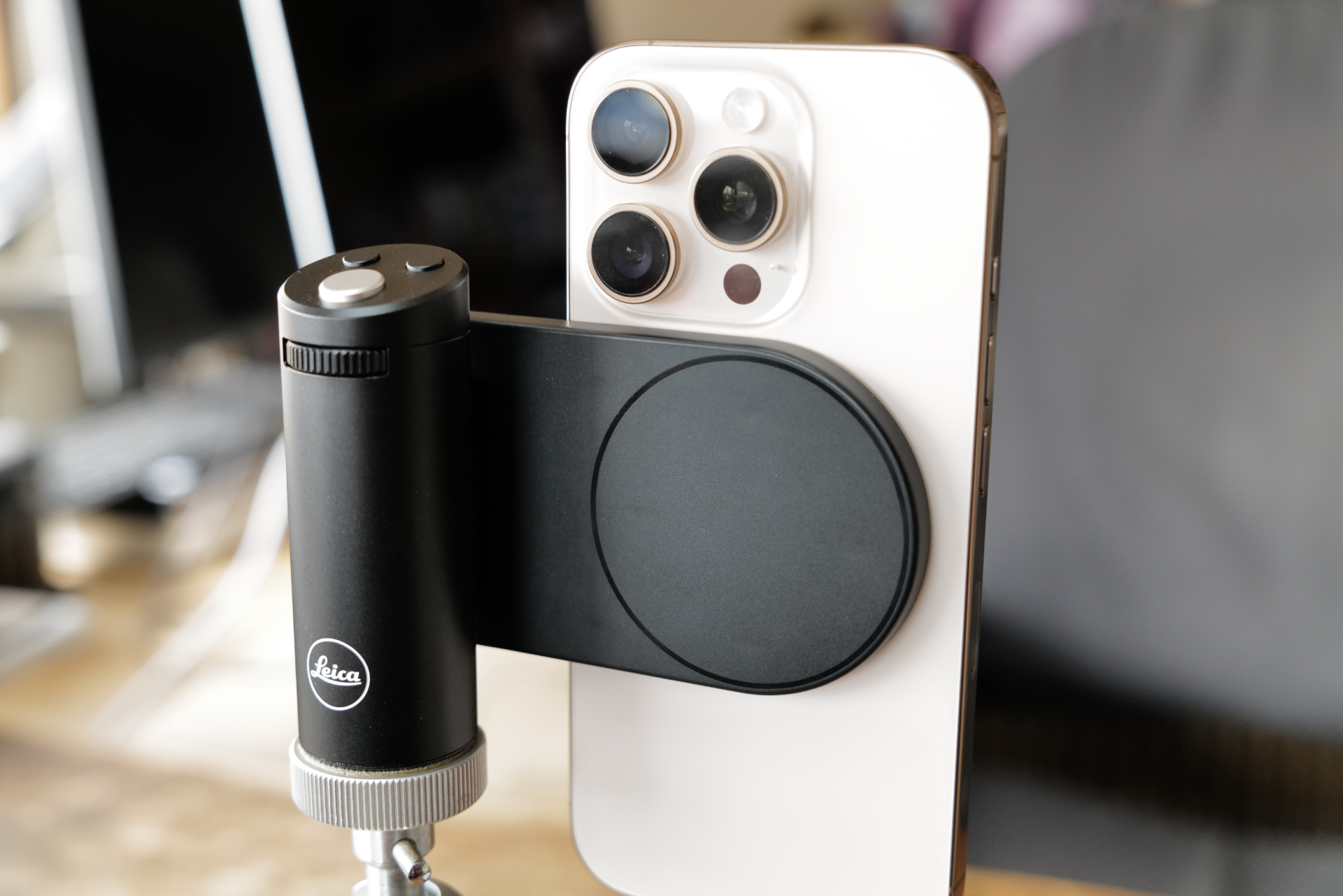 Leica LUXグリップ、レビュー。ライカが作ったiPhone用カメラアクセ