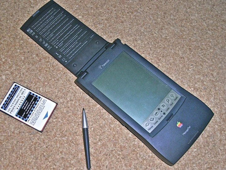 Mac式手帳デバイス「Newton MessagePad」は“早すぎた”